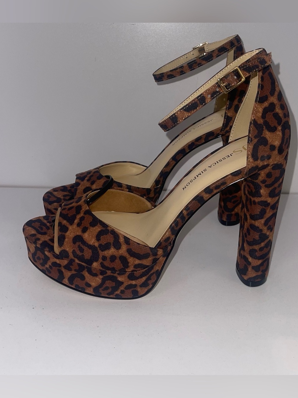 JS Jessica Simpson Izzella Womens Round Open Toe Chunky Heel Pumps